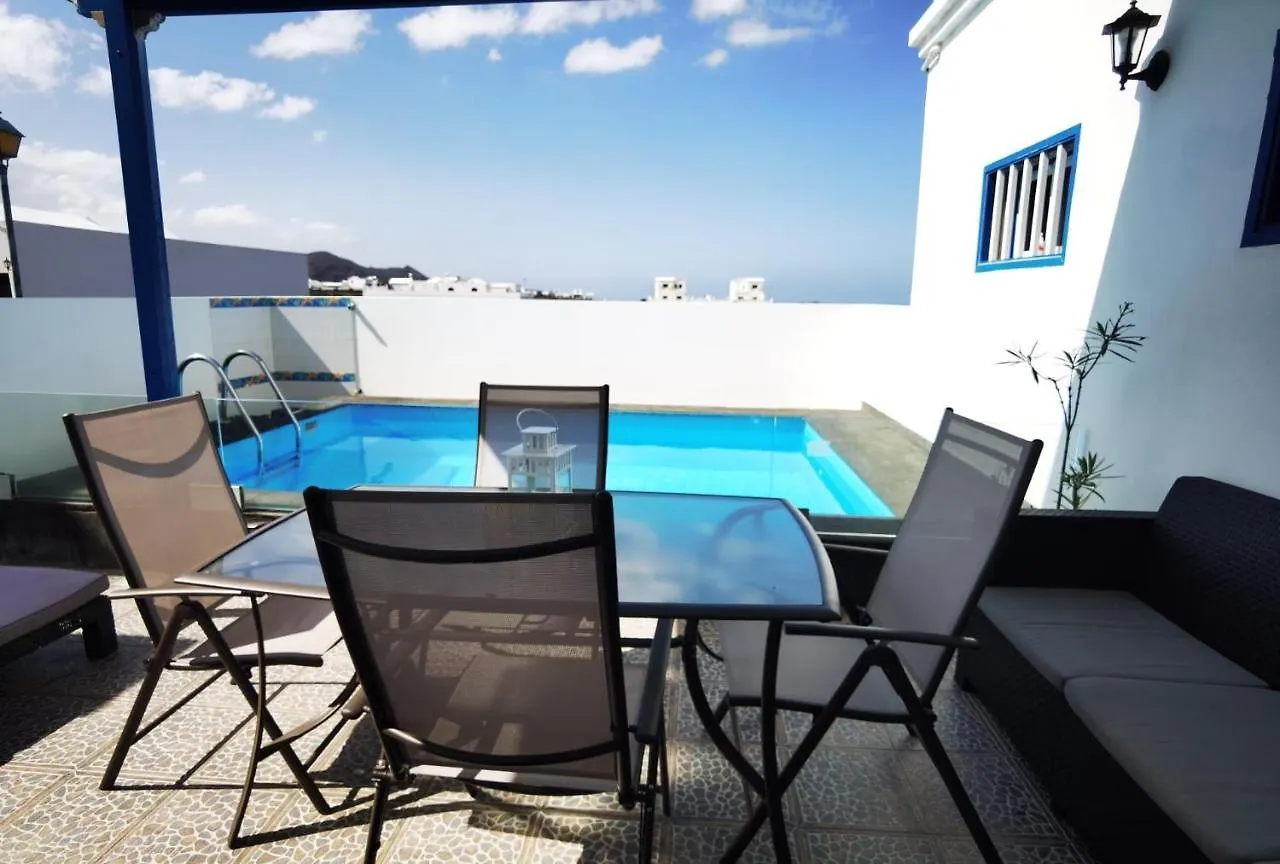 Apartamentoscasajulia La Santa Nyaraló