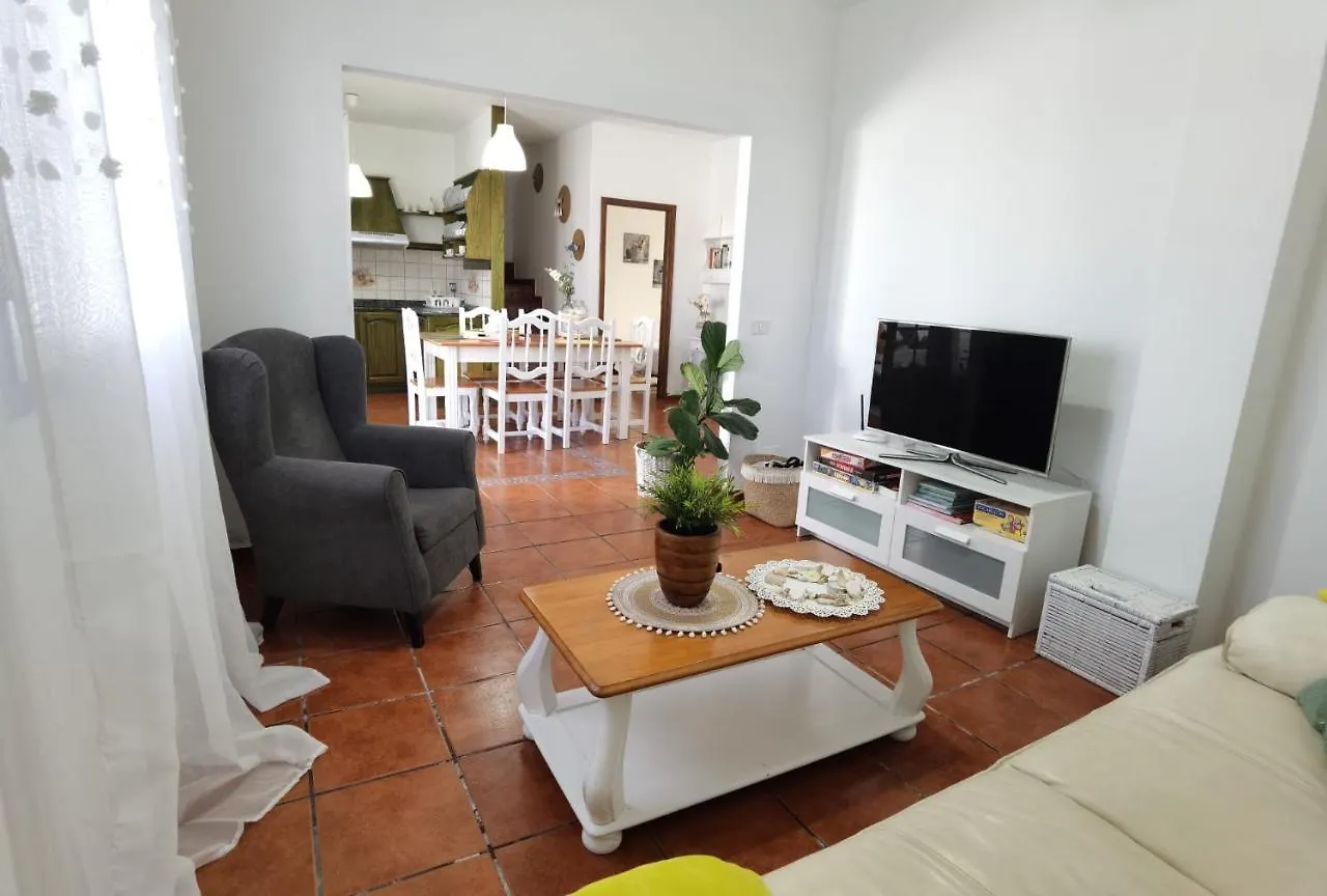 Apartamentoscasajulia La Santa Nyaraló
