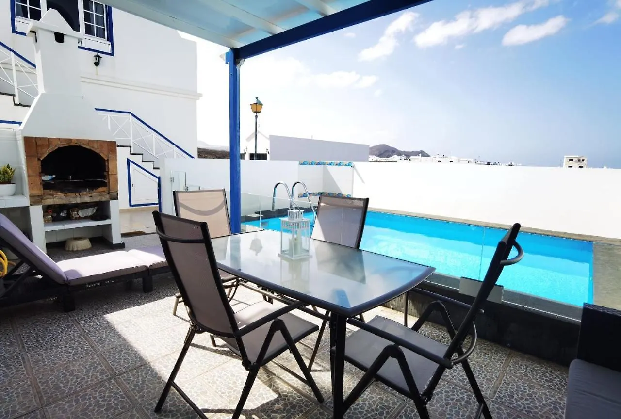 Apartamentoscasajulia elérhetőségei